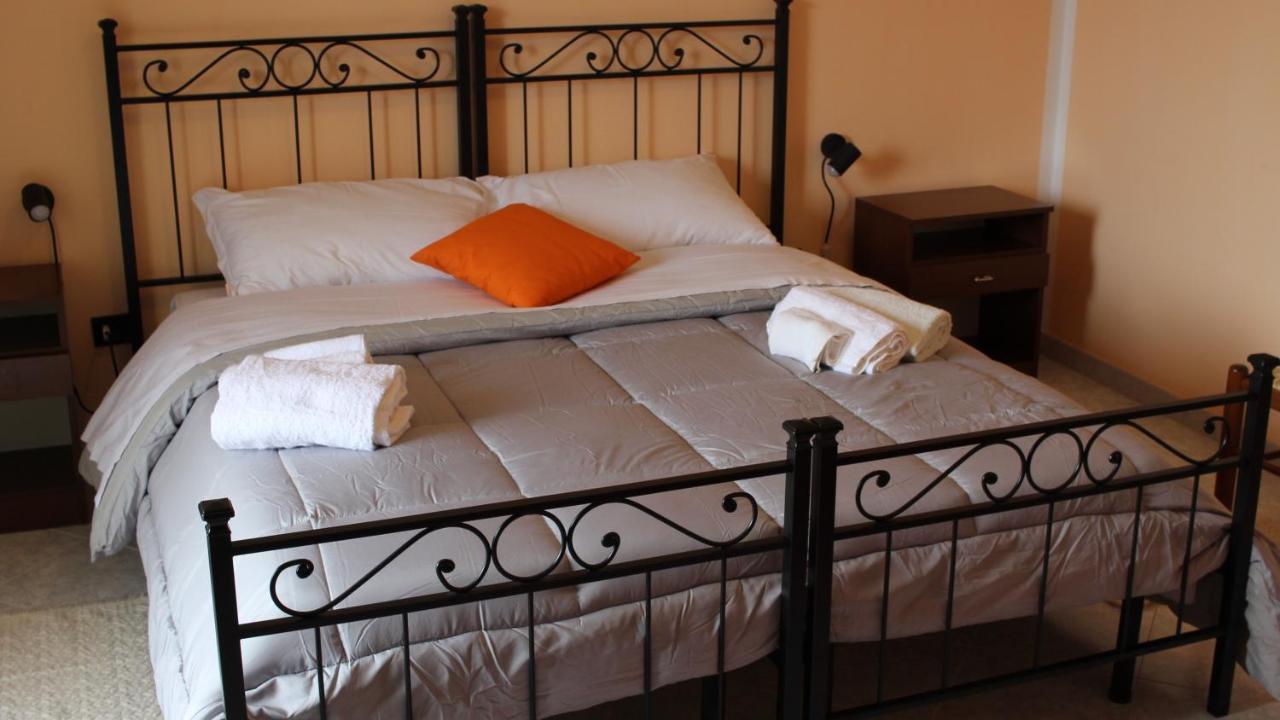 B&B Bassu บอซา ภายนอก รูปภาพ