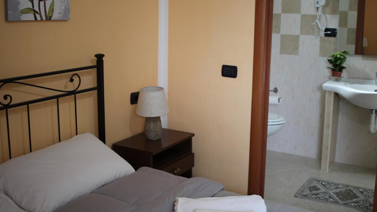 B&B Bassu บอซา ภายนอก รูปภาพ